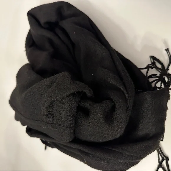 3 scarf bundle - Picture 5 of 14